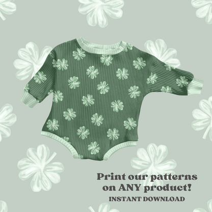 Watercolor green clovers Pattern